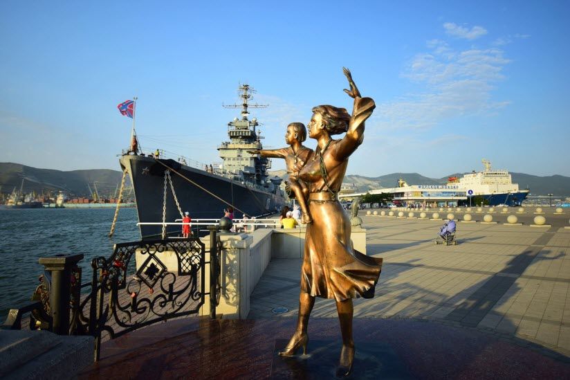 Памятник Женам моряков