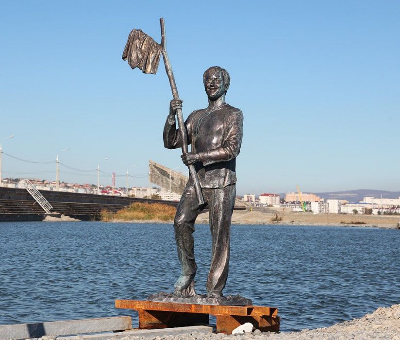 Памятник Геше Козодоеву