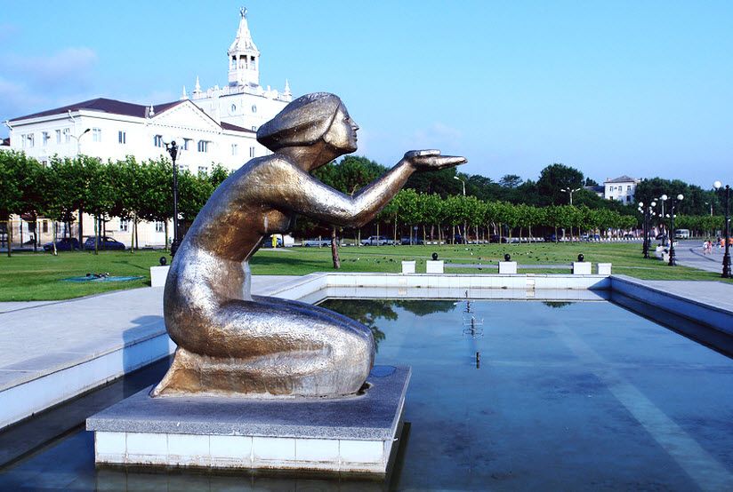 Фонтан «Дарующая воду»