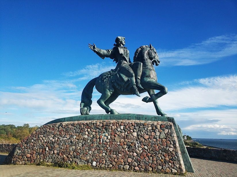 Монумент императрице Елизавете Петровне