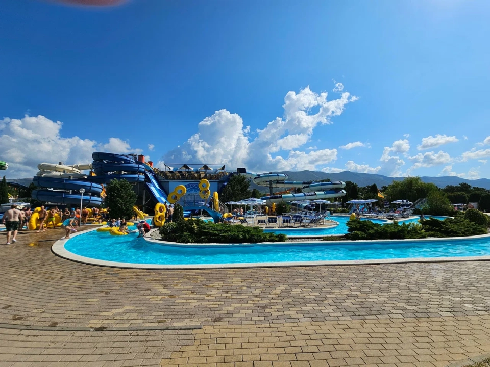 Золотая бухта