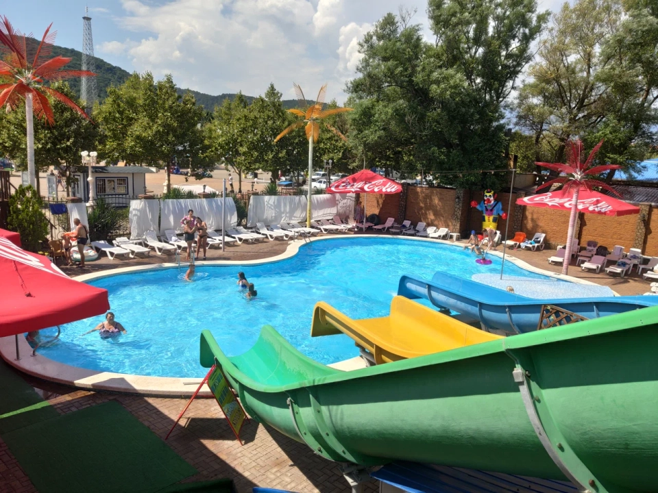 вид на бассейн