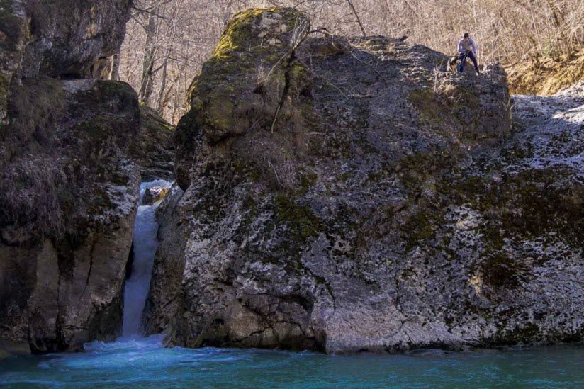 Водопады на реке Сахрай