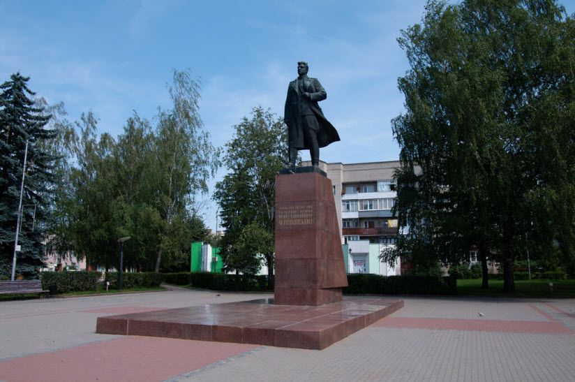 Памятник И.Д. Черняховскому