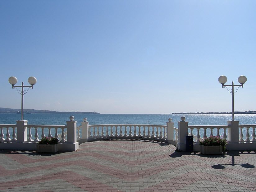 Приморская набережная