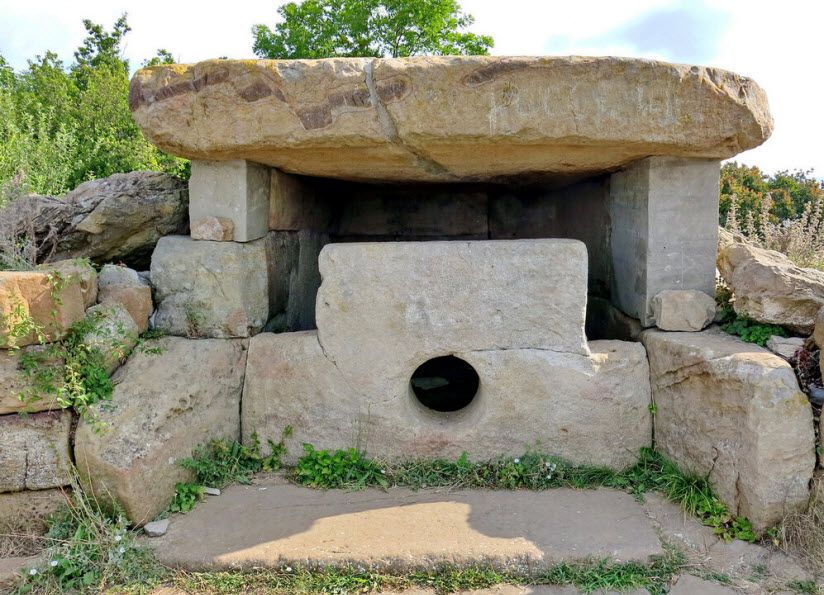 Солнечный дольмен