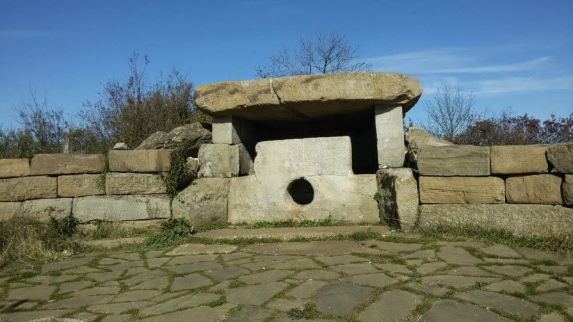 Лунный дольмен