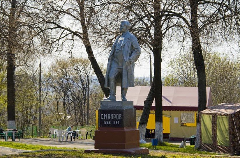Памятник Кирову