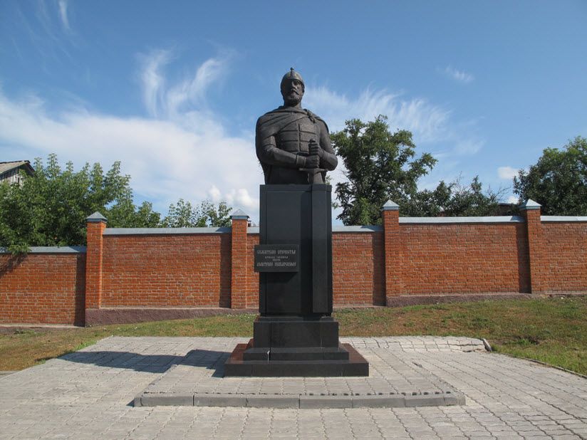 Памятник Дмитрию Пожарскому