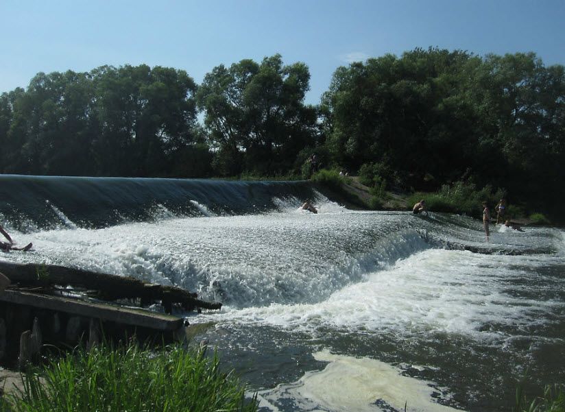 Плотина реки Осётр