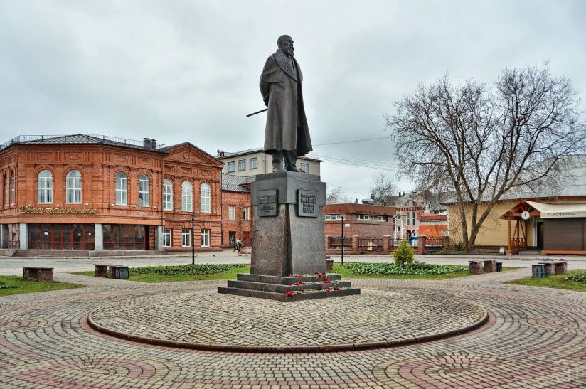 Памятник И. Милютину