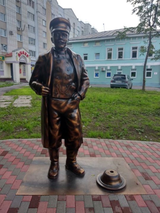 Скульптура «Череповецкий купец»