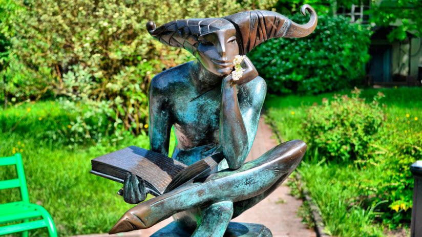 Парк скульптур при Филфаке СПбГУ