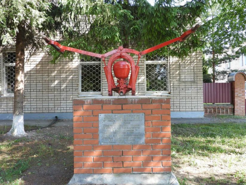 Памятник пожарному насосу