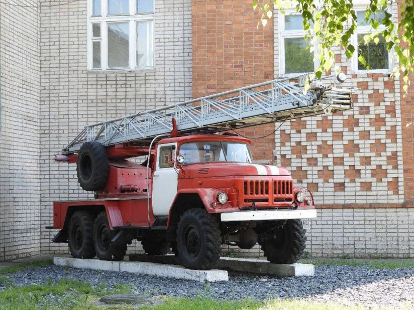 Памятник «Пожарная машина»