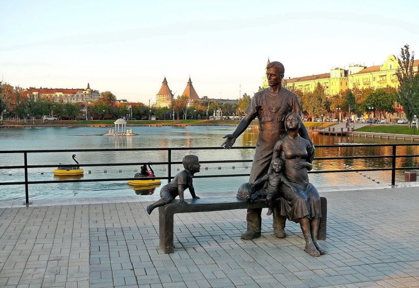 Скульптура Семья