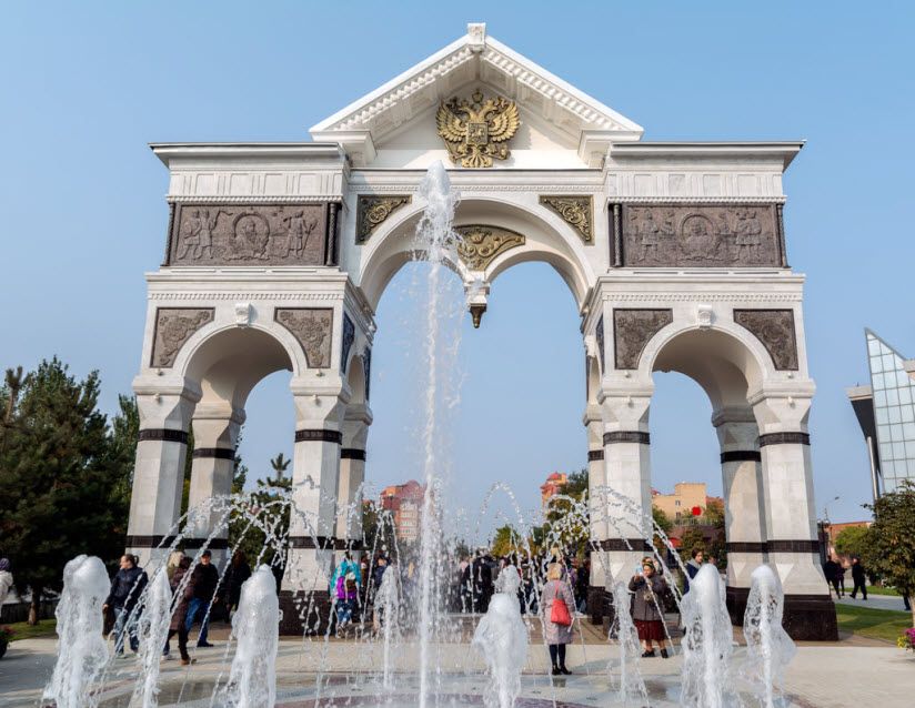 Триумфальная арка и Аллея славы