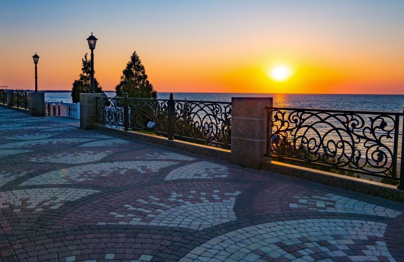 Приморская набережная