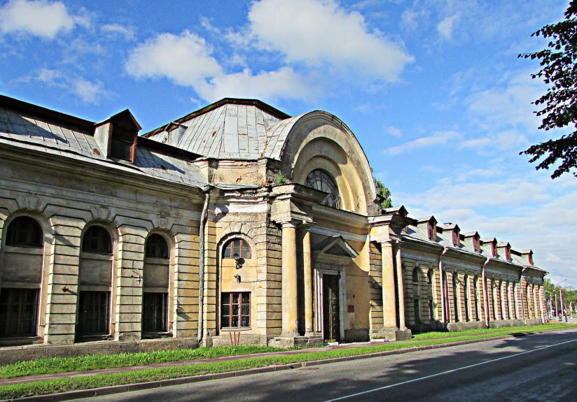 Дворцовые конюшни