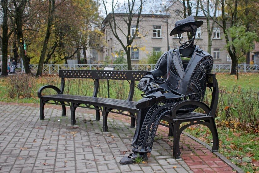 Скамья-скульптура Мужчина