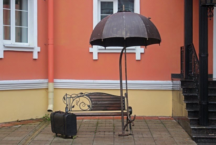 Скульптура Скамейка под зонтиком