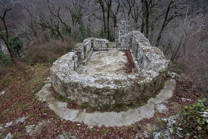 Храм-крепость в селе Монастырь