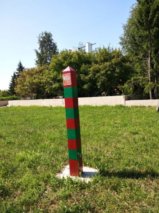 Пограничный столб в с. Шурскол