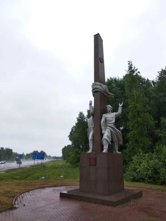 Памятник в честь российско-киргизской дружбы