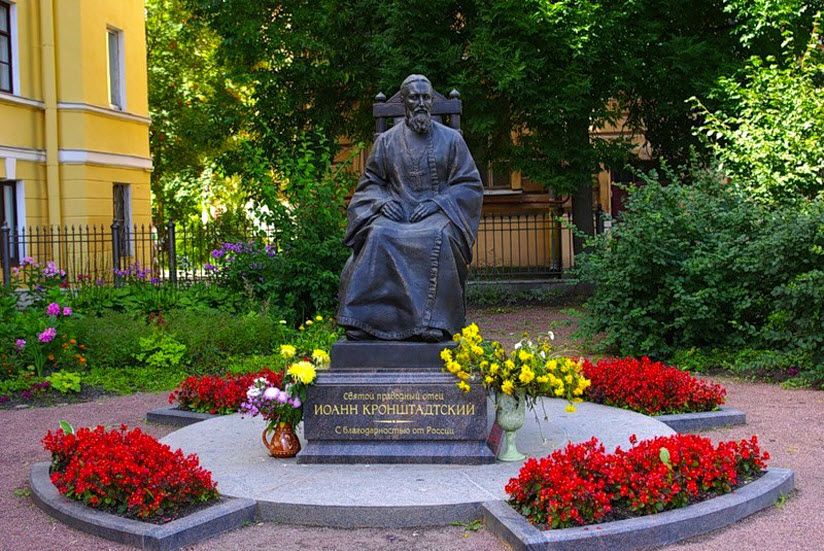 Памятник Иоанну Кронштадтскому