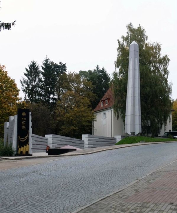 Мемориальный комплекс на братской могиле