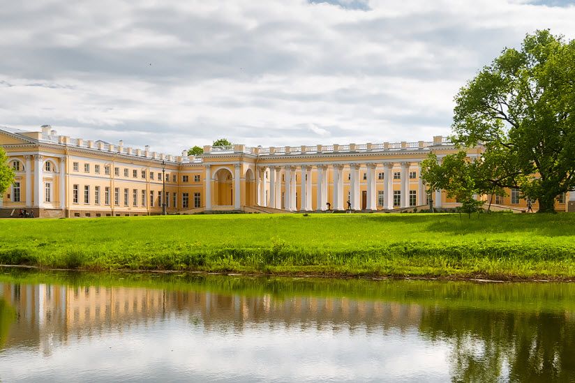 Александровский дворец