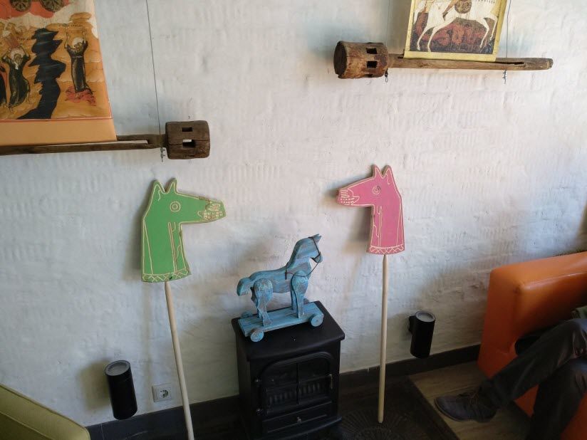 Конь в пальто