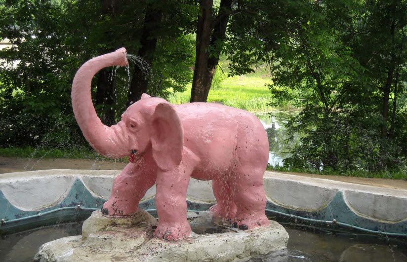 Скульптура «Розовый слоник»