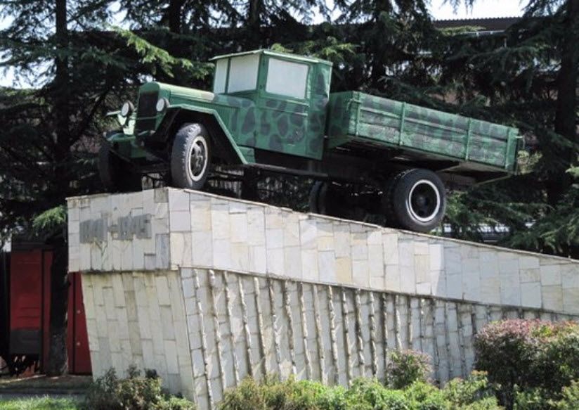 Памятник Дорога жизни