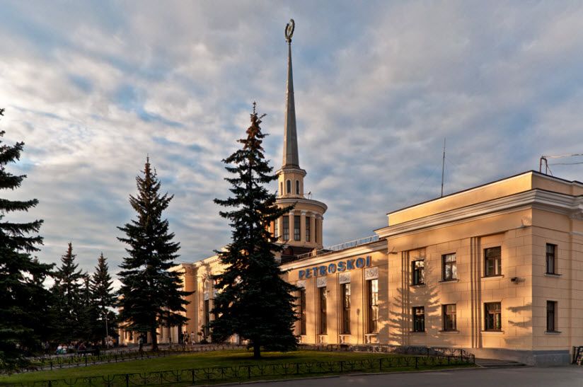 Здание железнодорожного вокзала