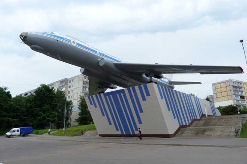 Памятник Самолет Ту-104А