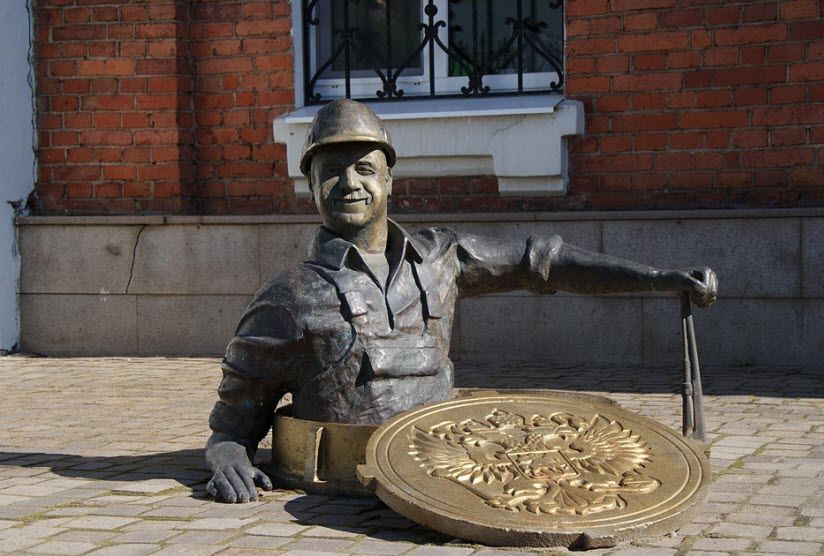 Скульптура Водопроводчик