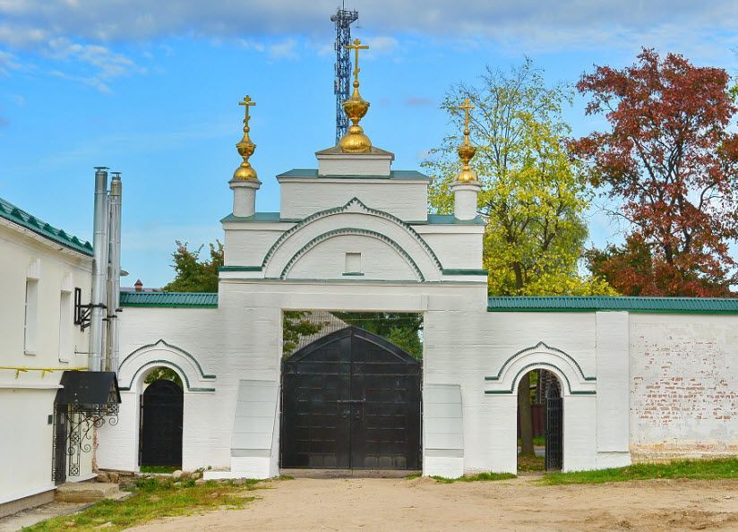 Святые ворота на ул. Спасская