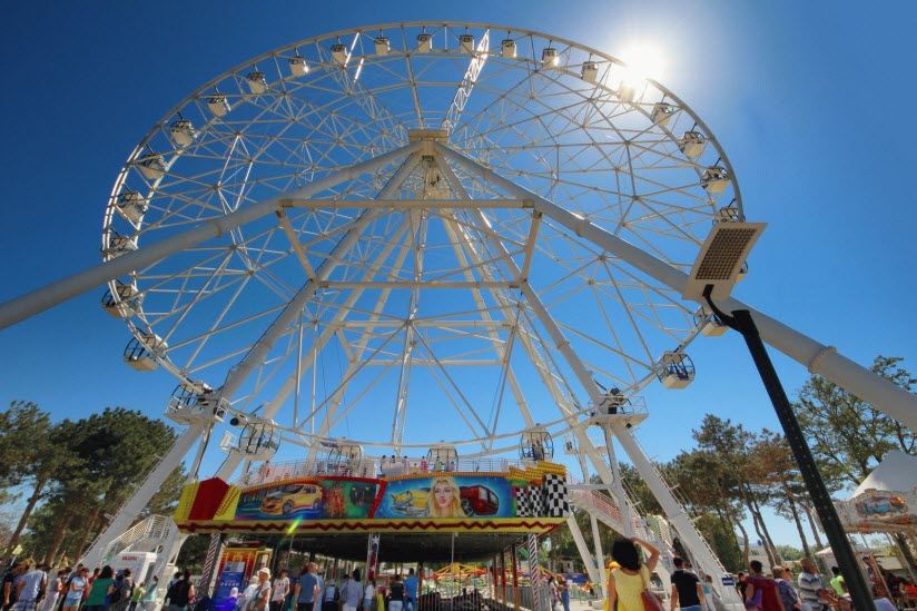 Колесо обозрения в Детском парке