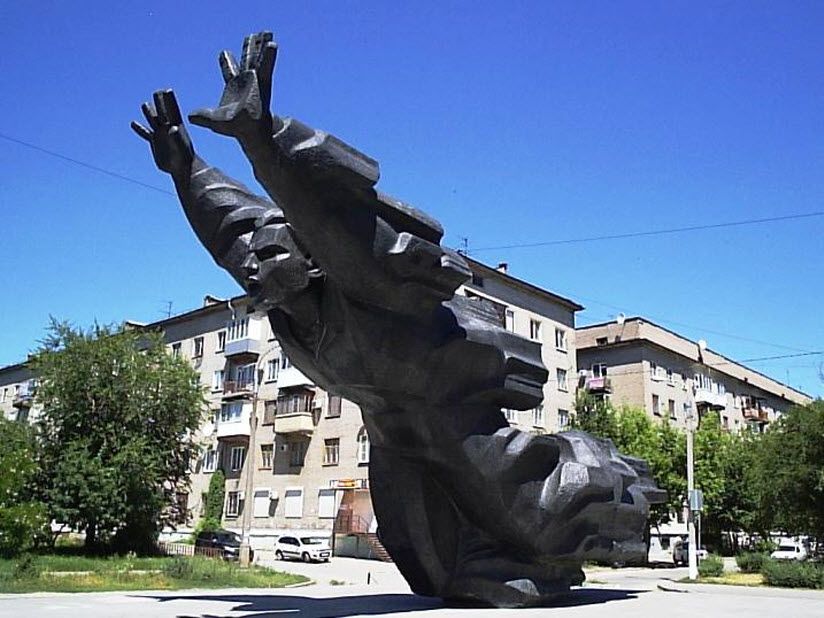 Памятник Паникахе М.А.