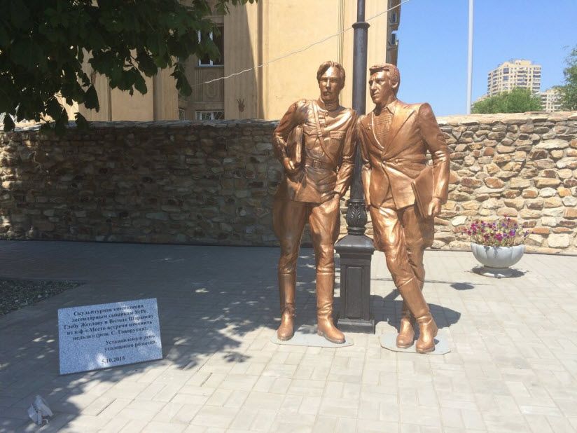 Памятник Глебу Жеглову и Володе Шарапову