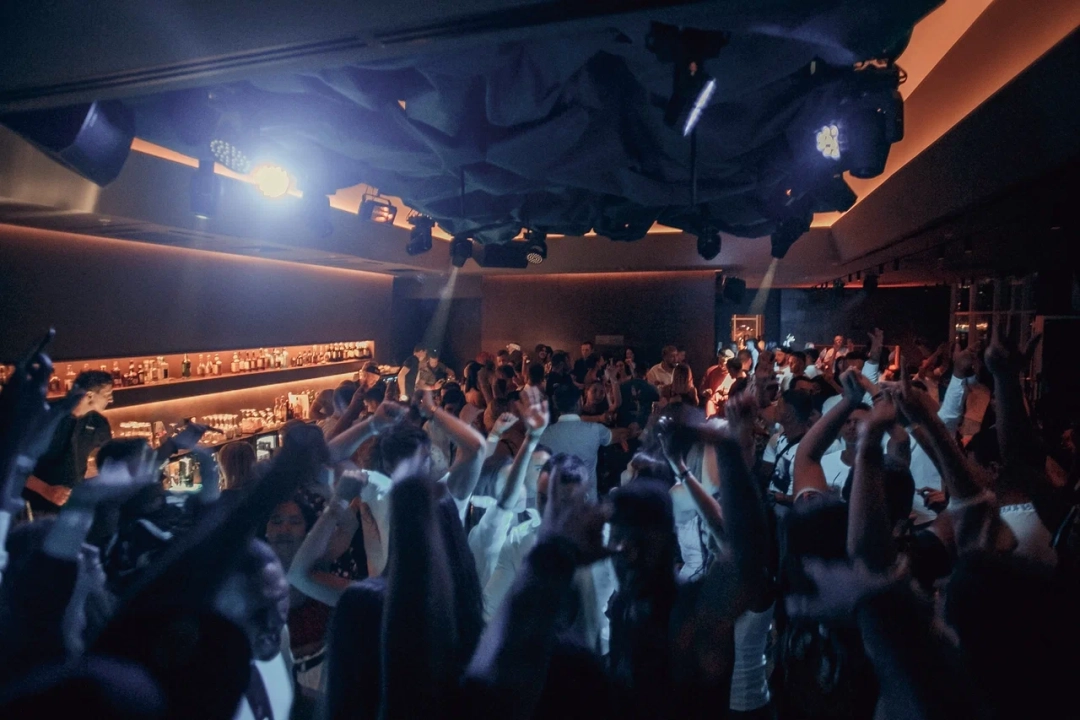 Ночной клуб «Лагуна»