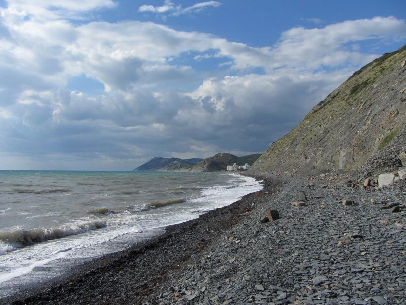 Пляж у горы Солдатская