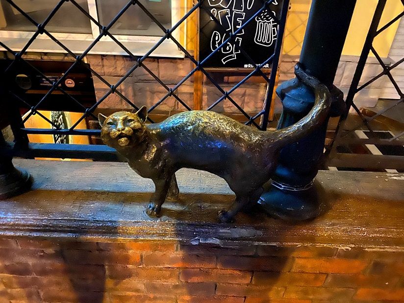 Скульптура кошки