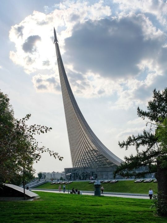 Монумент «Покорителям космоса»