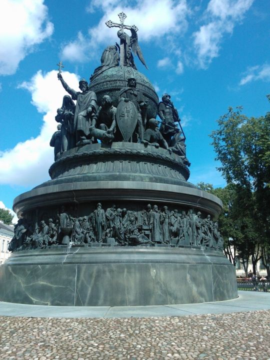 Памятник 1000-летия России