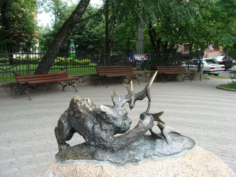 Скульптура Кот и птицы