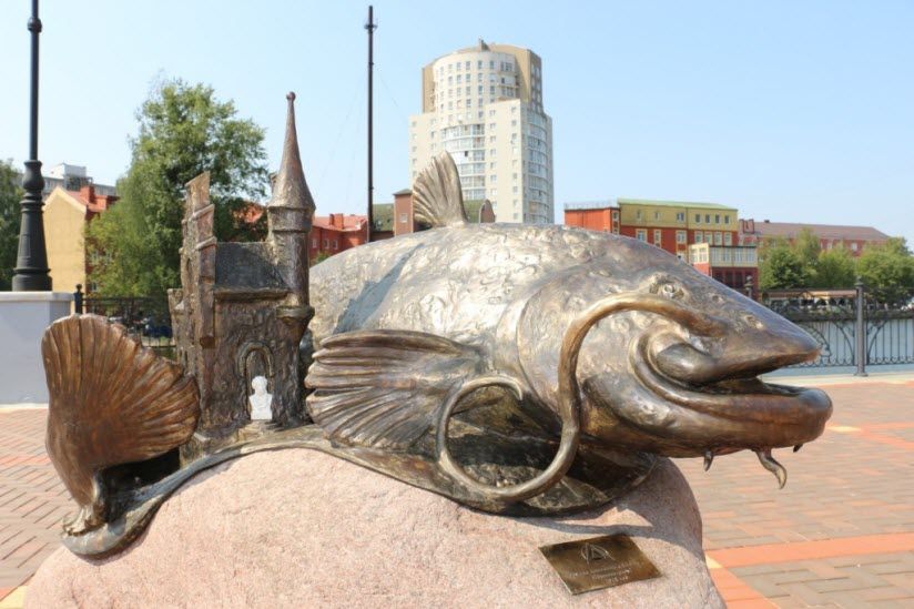 Скульптура Сом