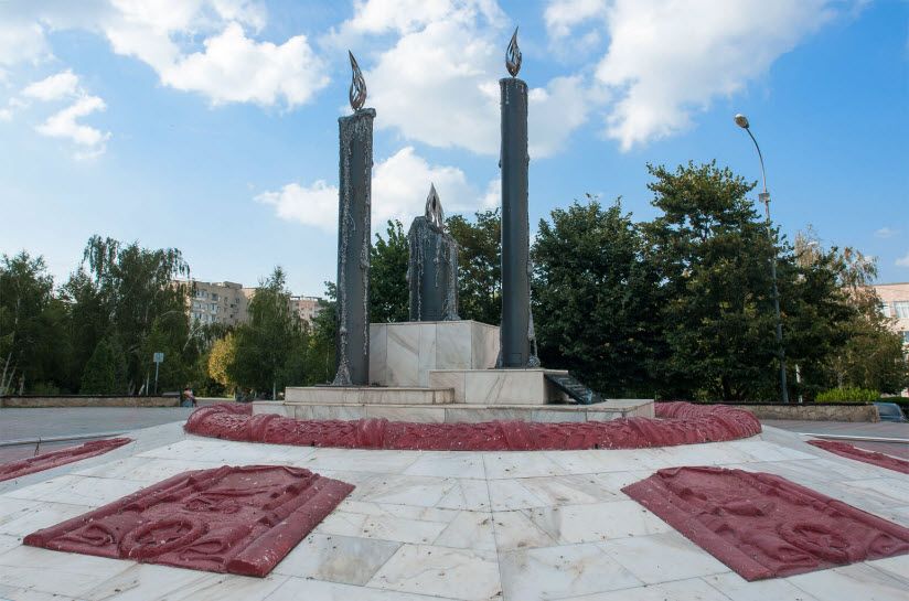 Скульптура «Три свечи»