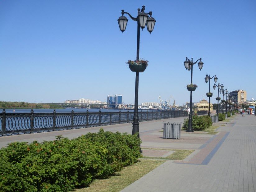 Петровская набережная